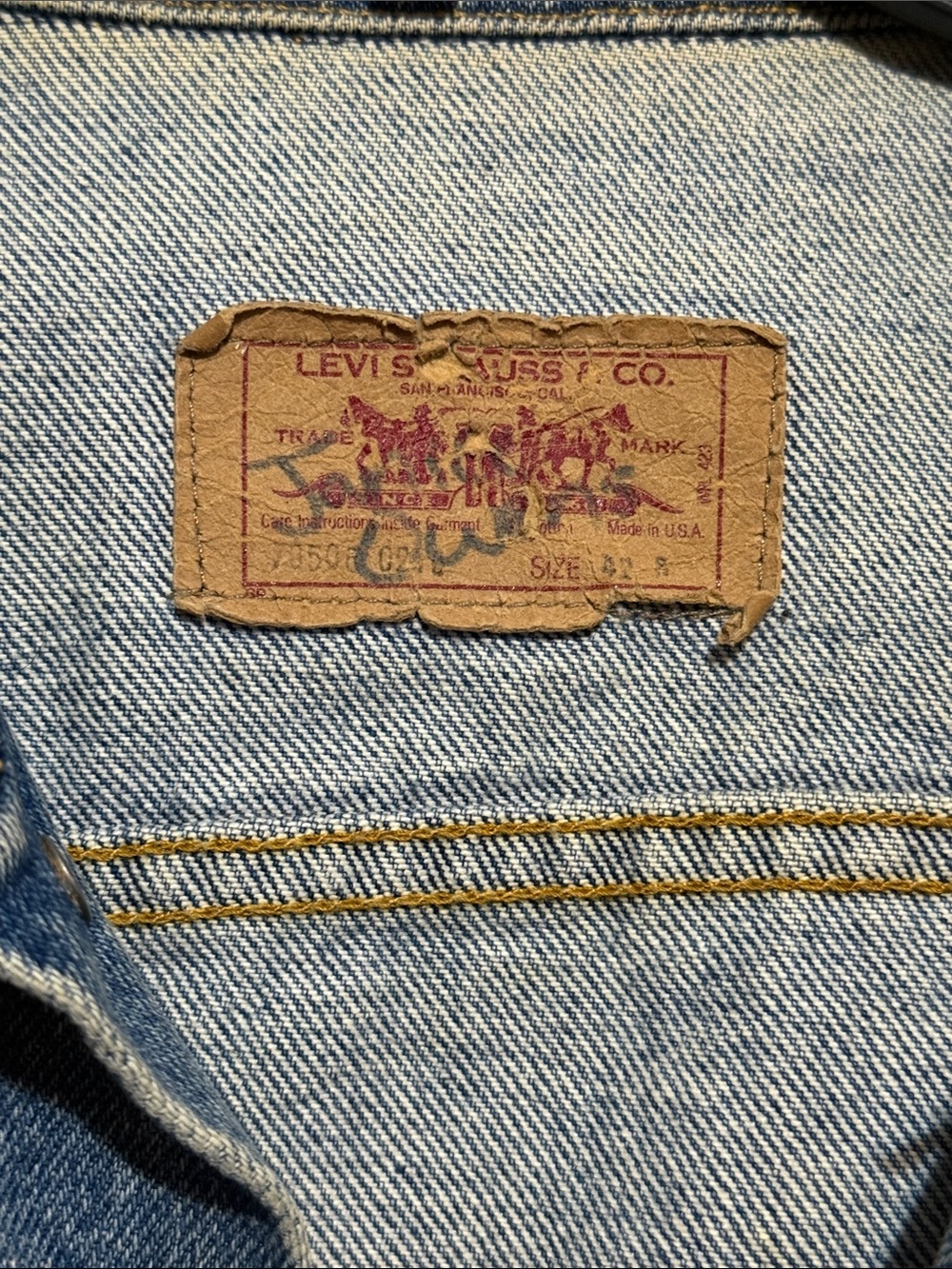Vintage Levis Classic Blue Denim Jacket - Picture 2 of 3